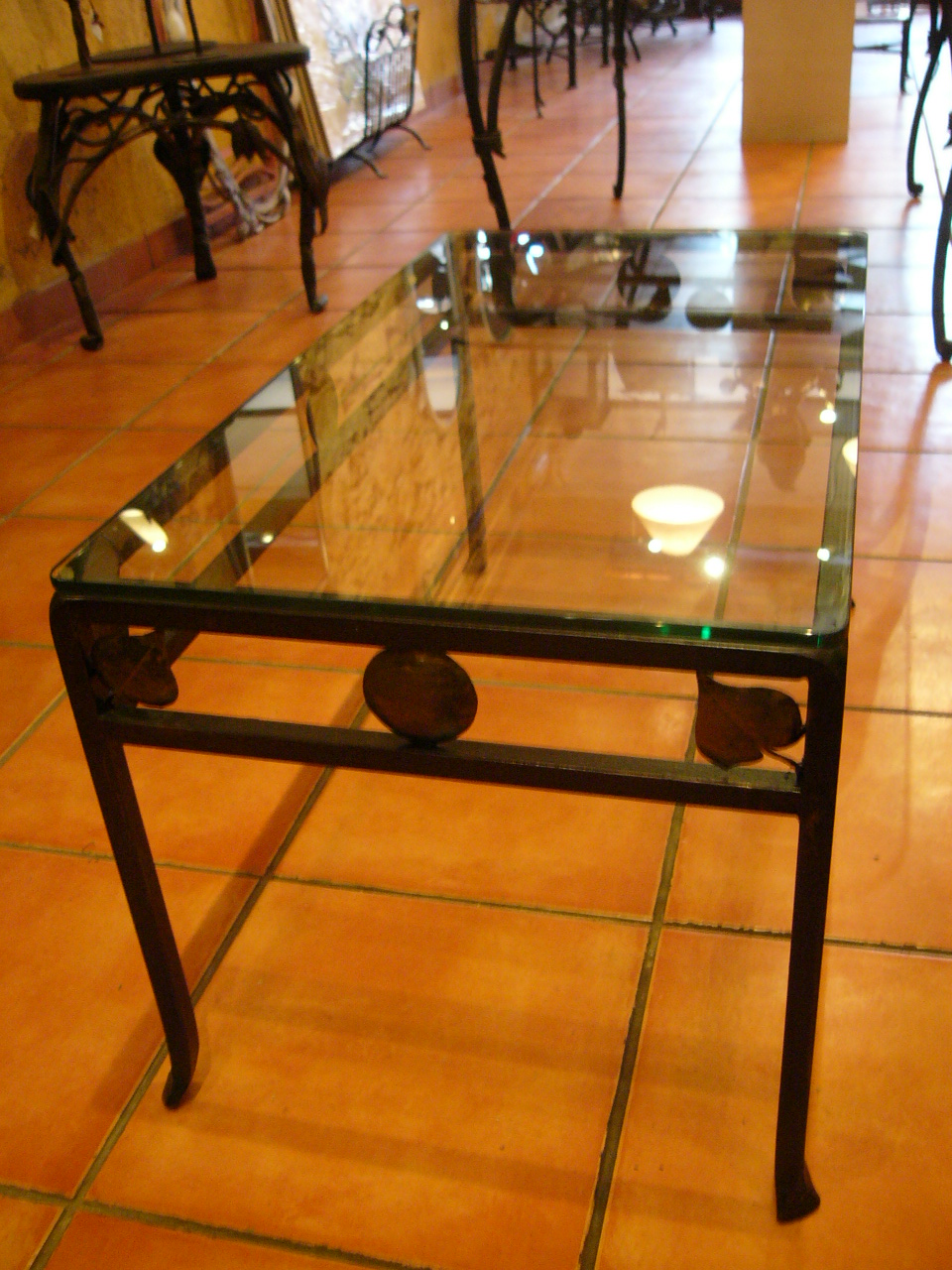 Mesas hierro - Reformes de pisos en Barcelona y todo España.